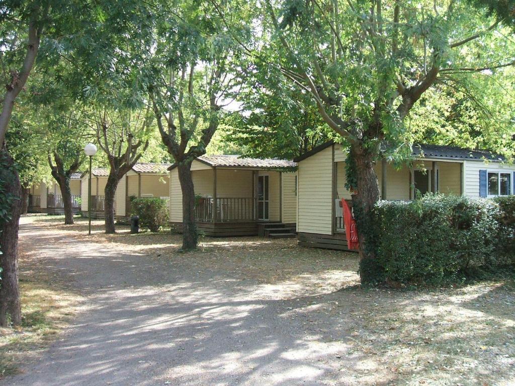 Camping Parc Du Chateau D'Allot Hotel Boe Room photo